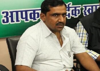 saraikela-kandra- कांड्रा व्यवसायी के पुत्र का 11वें दिन भी नहीं मिला कोई सुराग, स्वास्थ्य मंत्री बन्ना गुप्ता परिवार वालो से मिले, कहा- मनीष की सकुशल बरामदगी ही लक्ष्य saraikela-kandra- कांड्रा व्यवसायी के पुत्र का 11वें दिन भी नहीं मिला कोई सुराग, स्वास्थ्य मंत्री बन्ना गुप्ता परिवार वालो से मिले, कहा- मनीष की सकुशल बरामदगी ही लक्ष्य