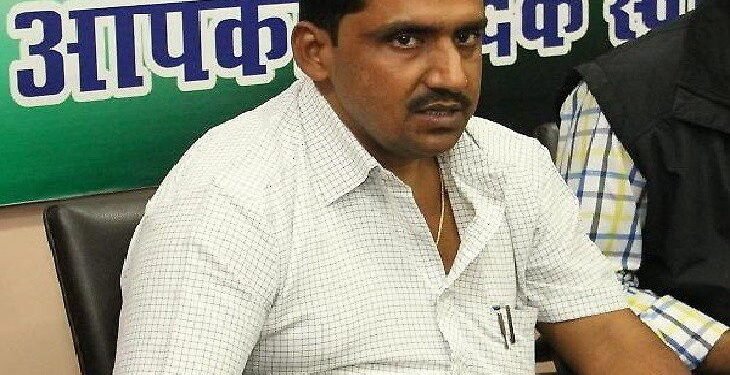 saraikela-kandra- कांड्रा व्यवसायी के पुत्र का 11वें दिन भी नहीं मिला कोई सुराग, स्वास्थ्य मंत्री बन्ना गुप्ता परिवार वालो से मिले, कहा- मनीष की सकुशल बरामदगी ही लक्ष्य saraikela-kandra- कांड्रा व्यवसायी के पुत्र का 11वें दिन भी नहीं मिला कोई सुराग, स्वास्थ्य मंत्री बन्ना गुप्ता परिवार वालो से मिले, कहा- मनीष की सकुशल बरामदगी ही लक्ष्य