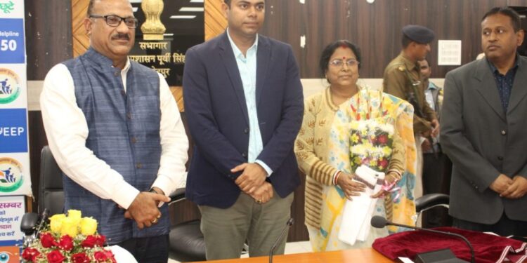 jamshedpur-district-administration-जमशेदपुर के डीडीसी सेवानिवृत, दी गयी विदाई, जबरदस्त रहा सरकारी कार्यकाल jamshedpur-district-administration-जमशेदपुर के डीडीसी सेवानिवृत, दी गयी विदाई, जबरदस्त रहा सरकारी कार्यकाल
