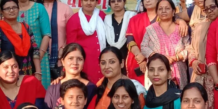 jamshedpur-veerangna-वीरंगना ने किया बेटियों को सम्मानित, वनभोज में मस्ती भी और सम्मान भी