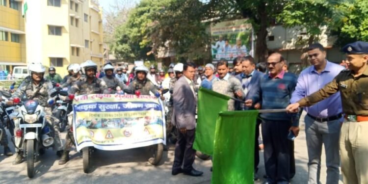 jamshedpur-road-safety-जमशेदपुर में सड़क सुरक्षा को लेकर प्रचार रथ रवाना