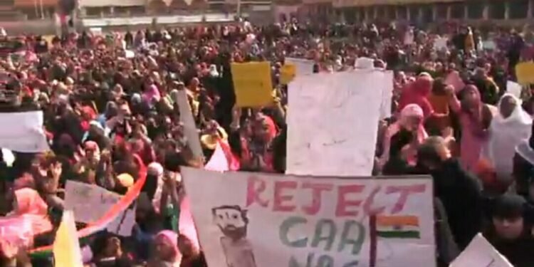 jamshedpur-muslim-ladies-against-nrc-caa-जमशेदपुर में मुसलिम महिलाओं ने सीएए-एनआरसी का किया विरोध, मुसलिम महिलाओं ने दिखायी एकजुटता jamshedpur-muslim-ladies-against-nrc-caa-जमशेदपुर में मुसलिम महिलाओं ने सीएए-एनआरसी का किया विरोध, मुसलिम महिलाओं ने दिखायी एकजुटता