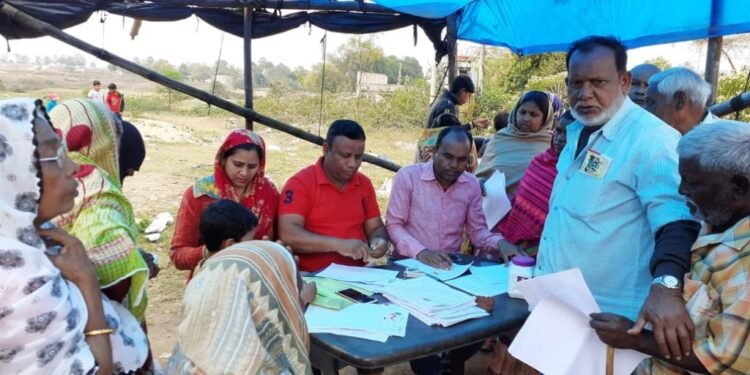 चक्रधरपुर नगर के वार्ड 19 में लगा पेंशन आवेदन कैम्प