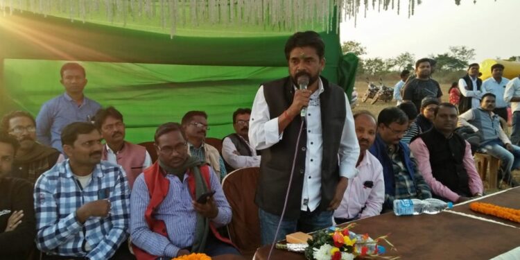 चाकुलिया पारा शिक्षक व आंगनबाड़ी सेविका संघ के वनभोज सह मिलन समारोह में विधायक समीर महंती ने कहा-हेमंत सोरेन की सरकार में सभी को मिलेगा उनका हक और अधिकार चाकुलिया पारा शिक्षक व आंगनबाड़ी सेविका संघ के वनभोज सह मिलन समारोह में विधायक समीर महंती ने कहा-हेमंत सोरेन की सरकार में सभी को मिलेगा उनका हक और अधिकार