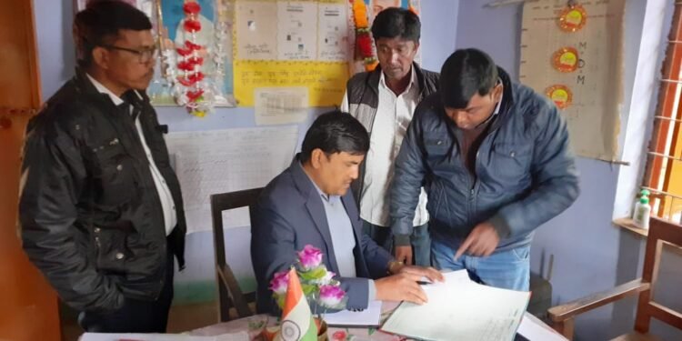 Jamshedpur-rural : डुमरिया प्रखंड के पीएम आवास लाभुकों को योजना जल्द पूरा करने के लिए नोटिस Jamshedpur-rural : डुमरिया प्रखंड के पीएम आवास लाभुकों को योजना जल्द पूरा करने के लिए नोटिस