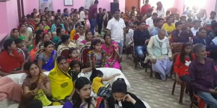 jamshedpur-कोल्हान में श्रोत्रिय ब्राह्मण पारिवारिक मिलन समारोह में जुटे समाज के लोग, एकजुटता का दिया परिचय jamshedpur-कोल्हान में श्रोत्रिय ब्राह्मण पारिवारिक मिलन समारोह में जुटे समाज के लोग, एकजुटता का दिया परिचय