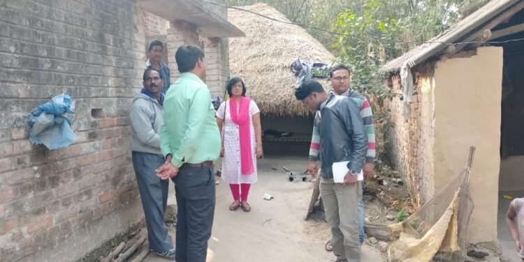 बहरागोड़ा : एनईपी निदेशक ने की समीक्षा बैठक, पंचायत सचिवों को कार्य में लापरवाही नहीं बरने की चेतावनी