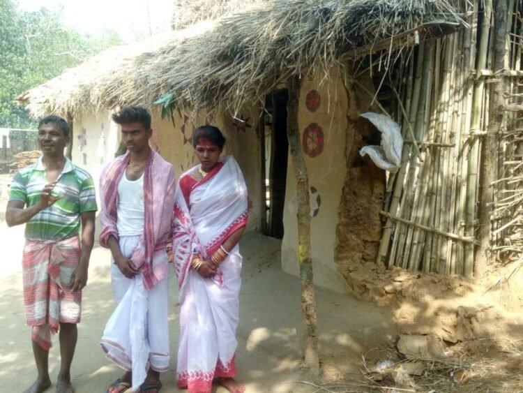 jamshedpur-elephant-attack-गोहालडीह में हाथियों के कारण शादी के रंग में भंग, बहु लेकर लौटी बारात तो पाया घर ही हाथियों ने तोड़ दिया, देखिये किस तरह जिंदगी नरक हो गयी है बंगाल सीमा के गांवों का