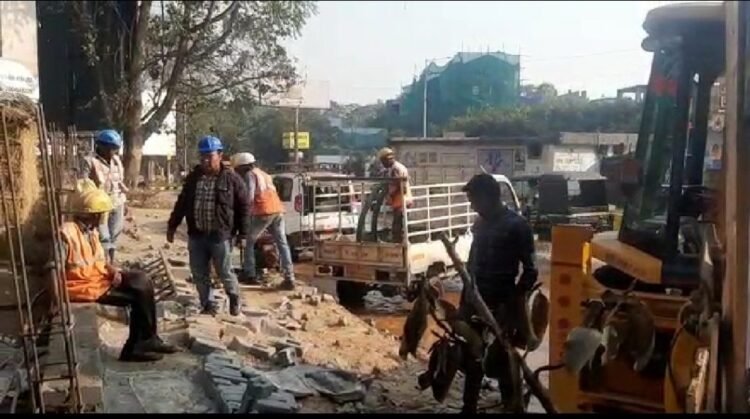 jamshedpur-water-problem-सीएच एरिया के पास जुस्को का पानी का पाइपलाइन फटा, लाखों गैलन पानी बहा, सोनारी, सीएच एरिया समेत कई इलाके में पानी का संकट, कब तक पानी आयेगा, जानिये jamshedpur-water-problem-सीएच एरिया के पास जुस्को का पानी का पाइपलाइन फटा, लाखों गैलन पानी बहा, सोनारी, सीएच एरिया समेत कई इलाके में पानी का संकट, कब तक पानी आयेगा, जानिये