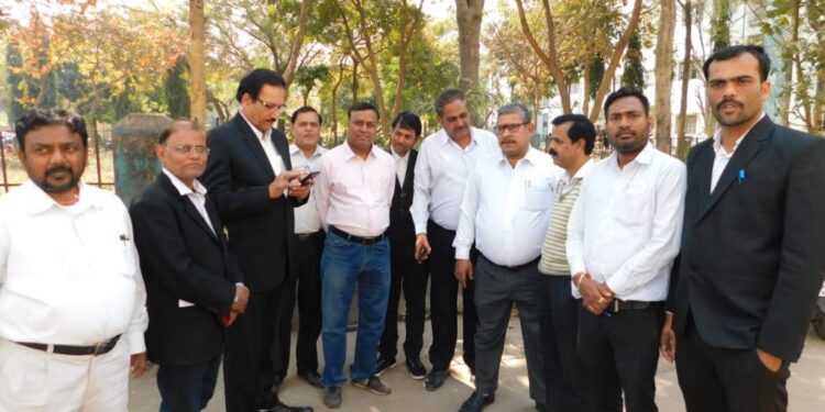 jharkhand-advocate-on-strike-झारखंड में अधिवक्ताओं ने किया हड़ताल, जमशेदपुर समेत पूरे कोल्हान में कामकाज बंद