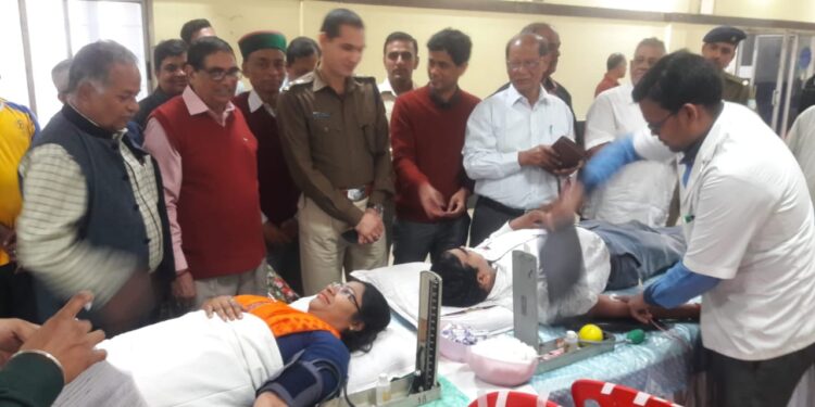 Jamshedpur : खून की कमी दूर करने की दिशा में भाजपा ने बढ़ाया कदम, ब्लड बैंक में रक्तदान शिविर आयोजित