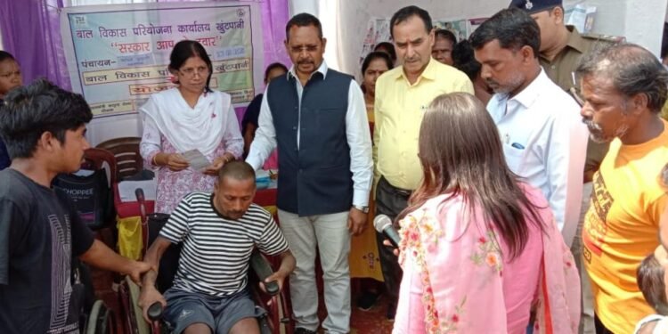 west-singhbhum-चाईबासा के विधायक दीपक बिरुवा की ऐतिहासिक पहल, बड़ालगिया जैसे बीहड़ क्षेत्र में पहली बार लगा सरकार आपके द्वार कार्यक्रम, खूंटपानी से सदर प्रखंड में शामिल किए गए तीन पंचायतों के लिए हुआ विशेष आयोजन west-singhbhum-चाईबासा के विधायक दीपक बिरुवा की ऐतिहासिक पहल, बड़ालगिया जैसे बीहड़ क्षेत्र में पहली बार लगा सरकार आपके द्वार कार्यक्रम, खूंटपानी से सदर प्रखंड में शामिल किए गए तीन पंचायतों के लिए हुआ विशेष आयोजन