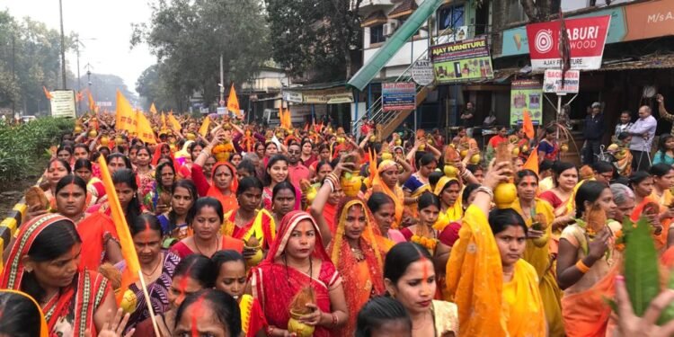 jamshedpur-devotion-सिदगोड़ा सूर्य मंदिर के भव्य राम मंदिर के प्राण प्रतिष्ठा की कलश यात्रा में उमड़ी भीड़, खुद पूर्व मुख्यमंत्री रघुवर दास ने घंटो की पैदल यात्रा