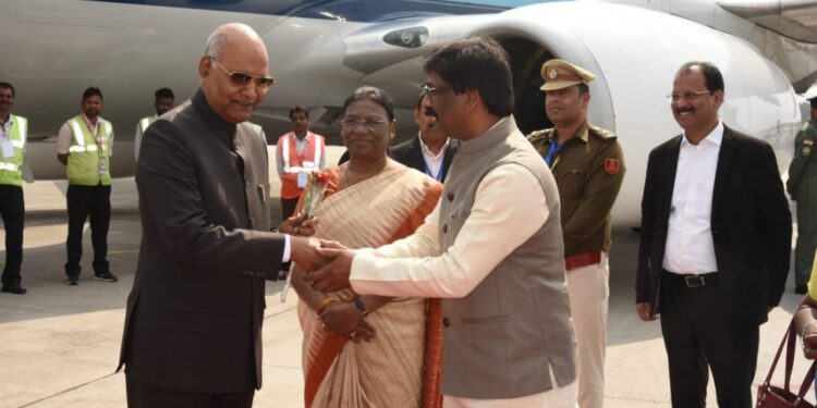 president-of-india-in-jharkhand-झारखंड के दौरे पर पहुंचे राष्ट्रपति रामनाथ कोविंद, भव्य स्वागत, दो दिनों तक रहेंगे