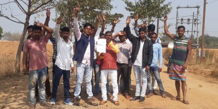 saraikela-road-problem-गम्हरिया के ये दो पंचायत को जिला मुख्यालय से जोड़ने वाली सड़क का बुरा हाल, मंत्री जी के विधानसभा क्षेत्र का देखिये हाल saraikela-road-problem-गम्हरिया के ये दो पंचायत को जिला मुख्यालय से जोड़ने वाली सड़क का बुरा हाल, मंत्री जी के विधानसभा क्षेत्र का देखिये हाल