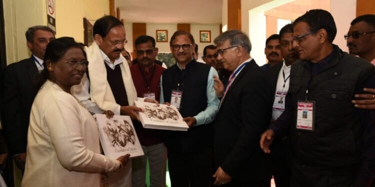 vice-president-of-india-visits-jamshedpur-झारखंड से विदा हुए उपराष्ट्रपति वेंकैया नायडू, जमशेदपुर के बिष्टुपुर राम मंदिर में की पूजा अर्चना, इतिहास जानकर भावुक हुए, टाटा वर्कर्स यूनियन के पदाधिकारियों से भी मिले, जाना यूनियन का इतिहास