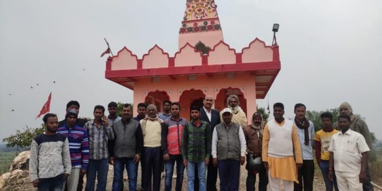 हुसैनाबाद : मुरली पहाड़ी का अस्तित्व को बचाने को मुरली पहाड़ी संघर्ष मोर्चा के प्रतिनिधियों ने किया निरीक्षण हुसैनाबाद : मुरली पहाड़ी का अस्तित्व को बचाने को मुरली पहाड़ी संघर्ष मोर्चा के प्रतिनिधियों ने किया निरीक्षण