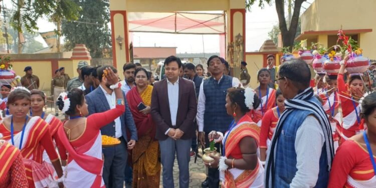 पलामू में युवा एवं खेल मंत्रालय के तत्वावधान में ‘राष्ट्रीय एकता शिविर’ आरंभ, 14 राज्यों के 250 प्रतिभागी सांस्कृतिक कार्यक्रम के माध्यम से दिखाएंगे अपनी संस्कृति पलामू में युवा एवं खेल मंत्रालय के तत्वावधान में ‘राष्ट्रीय एकता शिविर’ आरंभ, 14 राज्यों के 250 प्रतिभागी सांस्कृतिक कार्यक्रम के माध्यम से दिखाएंगे अपनी संस्कृति