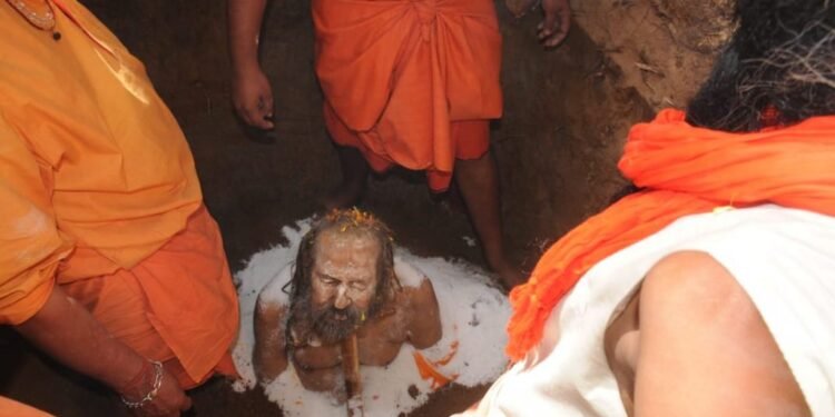 jamshedpur-mauni-baba-no-more-जमशेदपुर के मौनी बाबा ने ली समाधि, बुधवार को हो गये थे ब्रह्मलीन, पार्थिव शरीर का हुआ नगर भ्रमण, उमड़ी भक्तों की भीड़ jamshedpur-mauni-baba-no-more-जमशेदपुर के मौनी बाबा ने ली समाधि, बुधवार को हो गये थे ब्रह्मलीन, पार्थिव शरीर का हुआ नगर भ्रमण, उमड़ी भक्तों की भीड़