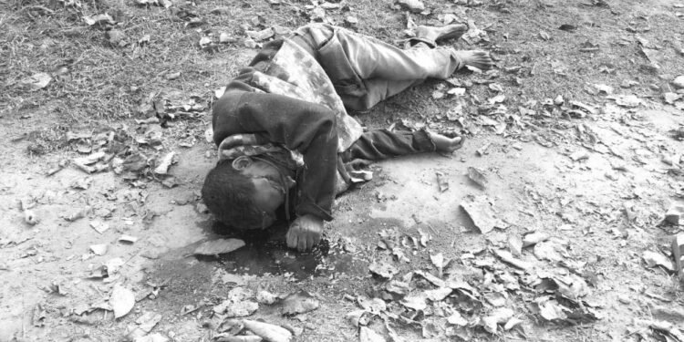 चाकुलिया : हाथी ने ग्रामीण को पटक कर मार डाला, आक्रोश चाकुलिया : हाथी ने ग्रामीण को पटक कर मार डाला, आक्रोश