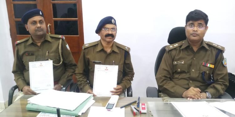 Jamshedpur-Cyber-police-action-result : साइबर पुलिस की कार्रवाई का परिणाम, सेवानिवृत शिक्षिका के खाते में वापस आए 9 लाख रुपये Jamshedpur-Cyber-police-action-result : साइबर पुलिस की कार्रवाई का परिणाम, सेवानिवृत शिक्षिका के खाते में वापस आए 9 लाख रुपये