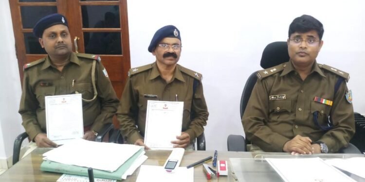 Jamshedpur : साइबर थाना की टीम को एसएसपी ने किया सम्मानित, उपलब्धियों के लिए दिया प्रशस्ति पत्र
