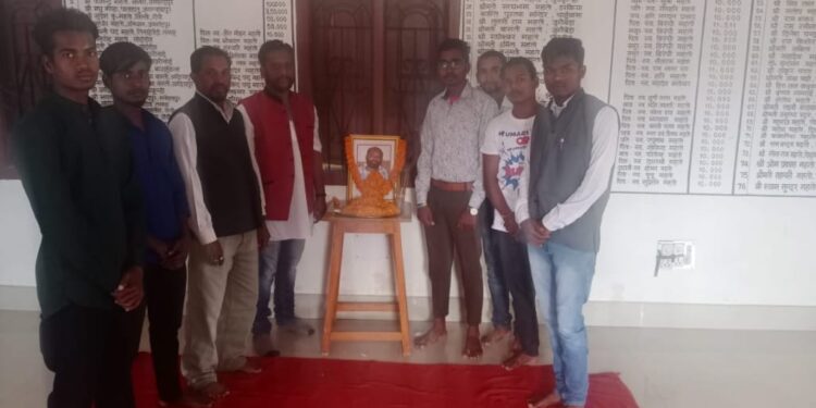 आदिवासी कुड़मी समाज ने भूतपूर्व सांसद सुनील महतो को किया याद आदिवासी कुड़मी समाज ने भूतपूर्व सांसद सुनील महतो को किया याद