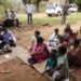 चक्रधरपुर : डीसी व एसपी ने किया नक्सल प्रभावित गुदड़ी इलाके का दौरा, जमीन पर बैठ कर सुनी ग्रामीणों की समस्याएं