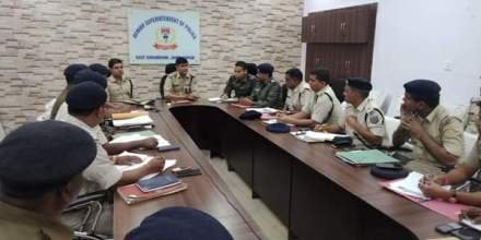 jamshedpur-ssp-crime-watch-जमशेदपुर के एसएसपी ने थाना प्रभारियों की लगायी क्लास, अपराध के सारे लंबित मामलों का निष्पादन कर दागियों को जेल की सलाखों में डालने का आदेश, नक्सली पर कसे लगाम jamshedpur-ssp-crime-watch-जमशेदपुर के एसएसपी ने थाना प्रभारियों की लगायी क्लास, अपराध के सारे लंबित मामलों का निष्पादन कर दागियों को जेल की सलाखों में डालने का आदेश, नक्सली पर कसे लगाम