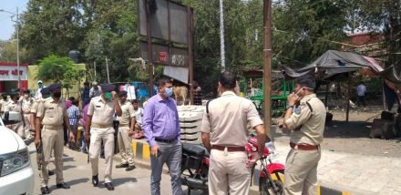 jamshedpur-corona-virus-update-जमशेदपुर में प्रशासन कोरोनो वायरस को लेकर जबरदस्त एक्शन में, जारी किये गाइडलाइन, राशन की कमी नहीं हो, इसके लिए सस्ते दर पर खोले गये केंद्र, जानिये कहा मिलेगा सस्ता राशन, जानिये किस थाना क्षेत्र में है हेल्पलाइन नंबर jamshedpur-corona-virus-update-जमशेदपुर में प्रशासन कोरोनो वायरस को लेकर जबरदस्त एक्शन में, जारी किये गाइडलाइन, राशन की कमी नहीं हो, इसके लिए सस्ते दर पर खोले गये केंद्र, जानिये कहा मिलेगा सस्ता राशन, जानिये किस थाना क्षेत्र में है हेल्पलाइन नंबर