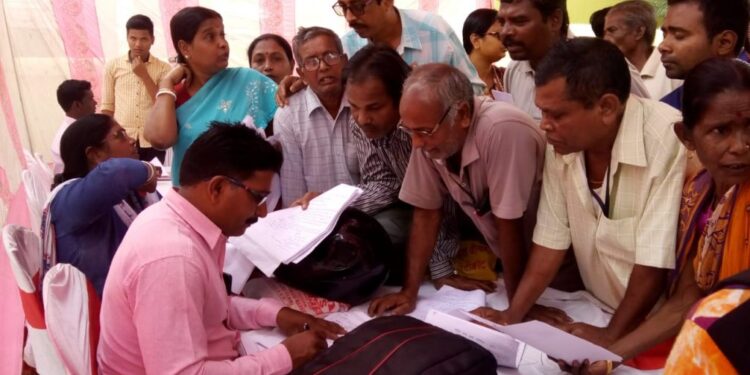 jamshedpur-rural-घाटशिला, मुसाबनी व चाकुलिया में सरकार आपके द्वार कार्यक्रम आयोजित, कई समस्याएं सामने आयी jamshedpur-rural-घाटशिला, मुसाबनी व चाकुलिया में सरकार आपके द्वार कार्यक्रम आयोजित, कई समस्याएं सामने आयी