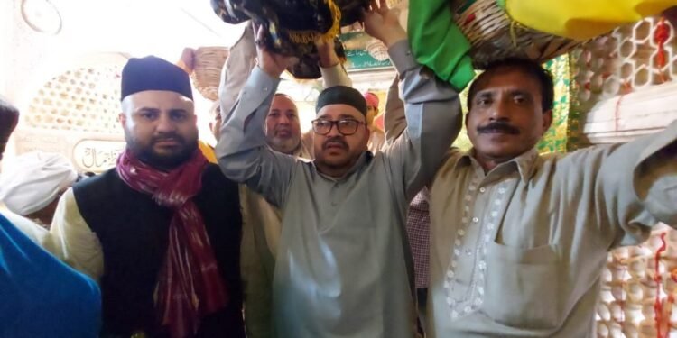 jharkhand-chief-minister-in-action-भारत के 500 से ज्यादा मजदूर ईरान में फंसे, एक मजदूर झारखंड का, सीएम ने विदेश मंत्री को किया ट्विट, मुख्यमंत्री की ओर से अजमेर शरीफ में हुई चादरपोशी, राज्य के लिए मांगी दुआएं jharkhand-chief-minister-in-action-भारत के 500 से ज्यादा मजदूर ईरान में फंसे, एक मजदूर झारखंड का, सीएम ने विदेश मंत्री को किया ट्विट, मुख्यमंत्री की ओर से अजमेर शरीफ में हुई चादरपोशी, राज्य के लिए मांगी दुआएं