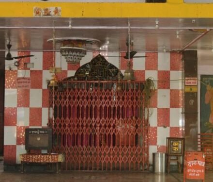 jamshedpur-navratri-in-corona-virus-effect-कोरोना वायरस के खौफ के बीच हुई मां दुर्गे की अराधना, सभी मंदिर बंद, घरों में ही बज रहे घंटे-घड़ियाल, हो रही माता रानी की अराधना, देखिये जमशेदपुर में मंदिरों का हाल jamshedpur-navratri-in-corona-virus-effect-कोरोना वायरस के खौफ के बीच हुई मां दुर्गे की अराधना, सभी मंदिर बंद, घरों में ही बज रहे घंटे-घड़ियाल, हो रही माता रानी की अराधना, देखिये जमशेदपुर में मंदिरों का हाल