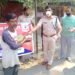 jamshedpur-police-जमशेदपुर पुलिस के जज्बे को सलाम, सिर्फ आपकी जान बचाने के लिए लाठी ही नहीं चला रही, खाना भी जरूरतमंदों को खिला रही, 35 थाना में खोला सामुदायिक किचेन, जरूरतमंदों को मिल रहा है खाना