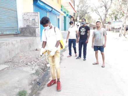 jamshedpur-social-work-कोरोना वायरस के दौरान सेवा का भाव, जमशेदपुर के जिला परिषद सदस्य राजकुमार सिंह ने चलाया सफाई व सैनिटाइजेशन अभियान, भाजपा नेता अंकित ने स्कूलों का फीस माफ करने की उठायी मांग, पतरातू वेलफेयर सोसाइटी ने टायो कॉलोनी में की ”सेवा”, कांग्रेस अध्यक्ष के साथ मानव सेवा संस्था ने की ”समाजसेवा” jamshedpur-social-work-कोरोना वायरस के दौरान सेवा का भाव, जमशेदपुर के जिला परिषद सदस्य राजकुमार सिंह ने चलाया सफाई व सैनिटाइजेशन अभियान, भाजपा नेता अंकित ने स्कूलों का फीस माफ करने की उठायी मांग, पतरातू वेलफेयर सोसाइटी ने टायो कॉलोनी में की ”सेवा”, कांग्रेस अध्यक्ष के साथ मानव सेवा संस्था ने की ”समाजसेवा”