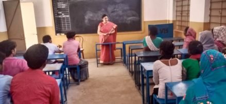 jamshedpur-school-जमशेदपुर और सरायकेला के निजी स्कूलों की मनमानी के आगे प्रशासन बोनी, अभिभावकों को मैसेज भेज फीस जमा करने का बना रहे दबाव, शिक्षकों को दिया आधा वेतन jamshedpur-school-जमशेदपुर और सरायकेला के निजी स्कूलों की मनमानी के आगे प्रशासन बोनी, अभिभावकों को मैसेज भेज फीस जमा करने का बना रहे दबाव, शिक्षकों को दिया आधा वेतन