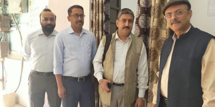 jamshedpur-tb-दिल्ली की टीम पहुंची जमशेदपुर, सिलिकोसिस व टीबी के मरीजों की हुई जांच