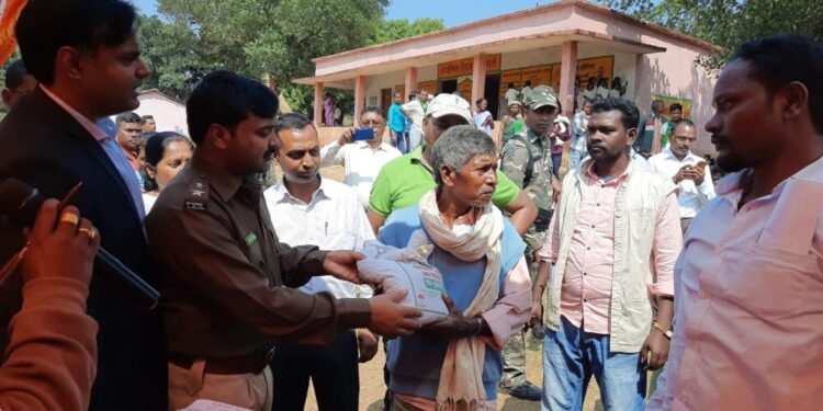 गुदड़ी प्रखंड के जाते गांव में “सरकार आपके द्वार” का आयोजन, कृषि विभाग ने परिसंपत्ति वितरण के साथ ही वंचित आमजनों से लिया आवेदन गुदड़ी प्रखंड के जाते गांव में “सरकार आपके द्वार” का आयोजन, कृषि विभाग ने परिसंपत्ति वितरण के साथ ही वंचित आमजनों से लिया आवेदन