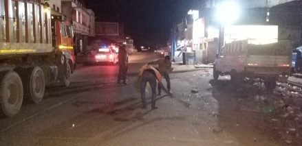 शरारती तत्वों नें सड़क पर मचाया उत्पात, होटल का कोल्ड ड्रिंक्स की बोतल व कैरट फेका, रात्रि गस्ती के दौरान सड़कों की की सफाई, धर-पकड़ के लिए पुलिस खंगाल रही सीसीटीवी कैमरे शरारती तत्वों नें सड़क पर मचाया उत्पात, होटल का कोल्ड ड्रिंक्स की बोतल व कैरट फेका, रात्रि गस्ती के दौरान सड़कों की की सफाई, धर-पकड़ के लिए पुलिस खंगाल रही सीसीटीवी कैमरे