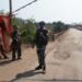 jharkhand-orissa-border-sealed-झारखंड-ओड़िशा सीमा पूरी तरह सील, जामशोला पुल के इस पार झारखंड और उस पार ओड़िशा प्रशासन ने वाहनों को रोका jharkhand-orissa-border-sealed-झारखंड-ओड़िशा सीमा पूरी तरह सील, जामशोला पुल के इस पार झारखंड और उस पार ओड़िशा प्रशासन ने वाहनों को रोका