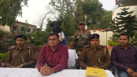 सरायकेला : हत्या में प्रयुक्त हथियार के साथ समलैंगिक प्रेमी गिरफ्तार सरायकेला : हत्या में प्रयुक्त हथियार के साथ समलैंगिक प्रेमी गिरफ्तार