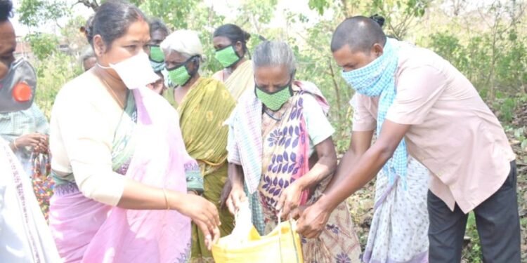 लॉकडाउन के दौरान जरूरतमंद लोगों तक राहत पहुंचाने को कटिबद्ध : गीता कोड़ा