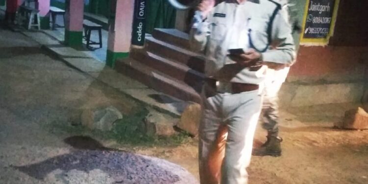 जगन्नाथपुर अनुमंडल एसडीपीओ ने जैन्तगढ़ में चलाया जागरूकता अभियान, रमजान पर सोशल डिस्टेंस का पालन करने का दिया आदेश