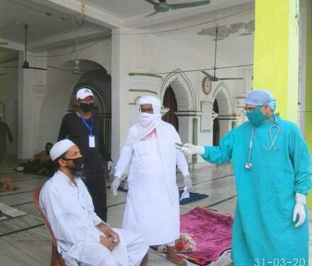 चक्रधरपुर जमा मस्जिद में दिल्ली से आकर ठहरे 15 लोगों को किया गया क्वारेंटाइन, जांच के लिए भेजा गया ब्लड सैंपल