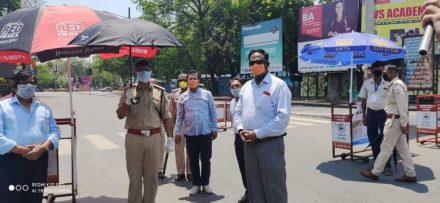 jamshedpur-police-जमशेदपुर पुलिस को मिली राहत, जमशेदपुर डिस्ट्रीब्यूटर्स एसोसिएशन ने दिये धूप में ड्यूटी करने वालों को छाता, एसएसपी ने कहा-लॉकडाउन का उल्लंघन नहीं करेंगे बरदाश्त-video jamshedpur-police-जमशेदपुर पुलिस को मिली राहत, जमशेदपुर डिस्ट्रीब्यूटर्स एसोसिएशन ने दिये धूप में ड्यूटी करने वालों को छाता, एसएसपी ने कहा-लॉकडाउन का उल्लंघन नहीं करेंगे बरदाश्त-video