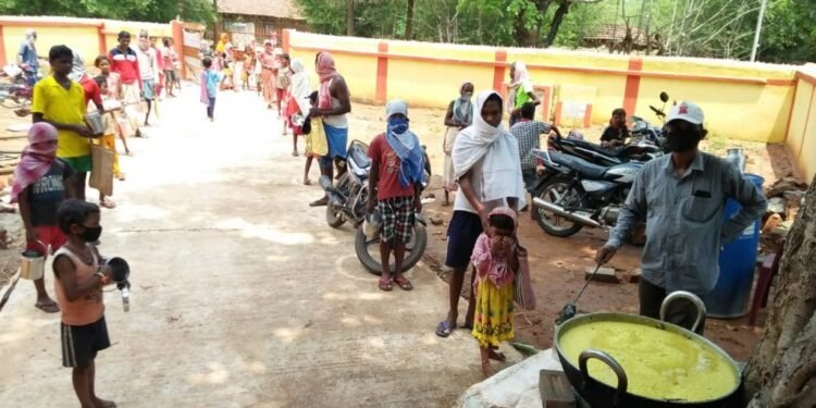 Chakuliya : जामुआ पंचायत भवन में संचालित मुख्यमंत्री दाल भात योजना का लाभ रोजाना 450 ग्रामीण ले रहे हैं Chakuliya : जामुआ पंचायत भवन में संचालित मुख्यमंत्री दाल भात योजना का लाभ रोजाना 450 ग्रामीण ले रहे हैं