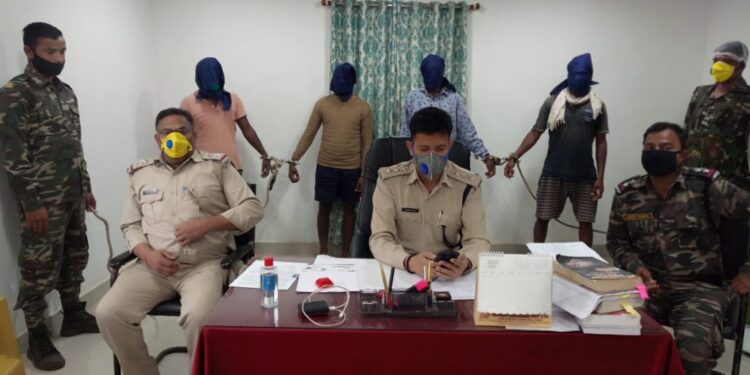 West Singhbhum Crime : बहन के घर आयी नबालिग से सामूहिक दुष्कर्म के चार आरोपी गिरफ्तार, भेजे गये जेल, चारों आरोपी हाटगम्हरिया के बुरूबलजोड़ी गांव के