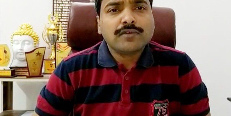 West Singhbhum : एसपी इंद्रजीत महथा ने कहा-कोरोना की रोकथाम के लिए लॉकडाउन के दौरान पाबंदियों का सख्ती से करें पालन West Singhbhum : एसपी इंद्रजीत महथा ने कहा-कोरोना की रोकथाम के लिए लॉकडाउन के दौरान पाबंदियों का सख्ती से करें पालन