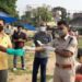 jamshedpur-sonari-police-good-work-जमशेदपुर पुलिस का बदलता चेहरा, सोनारी पुलिस ने सब्जी बाजार में सब्जी चुनने पर लगायी रोक, कोरोना वीरों को बाजार के बीच में किया सम्मानित-video