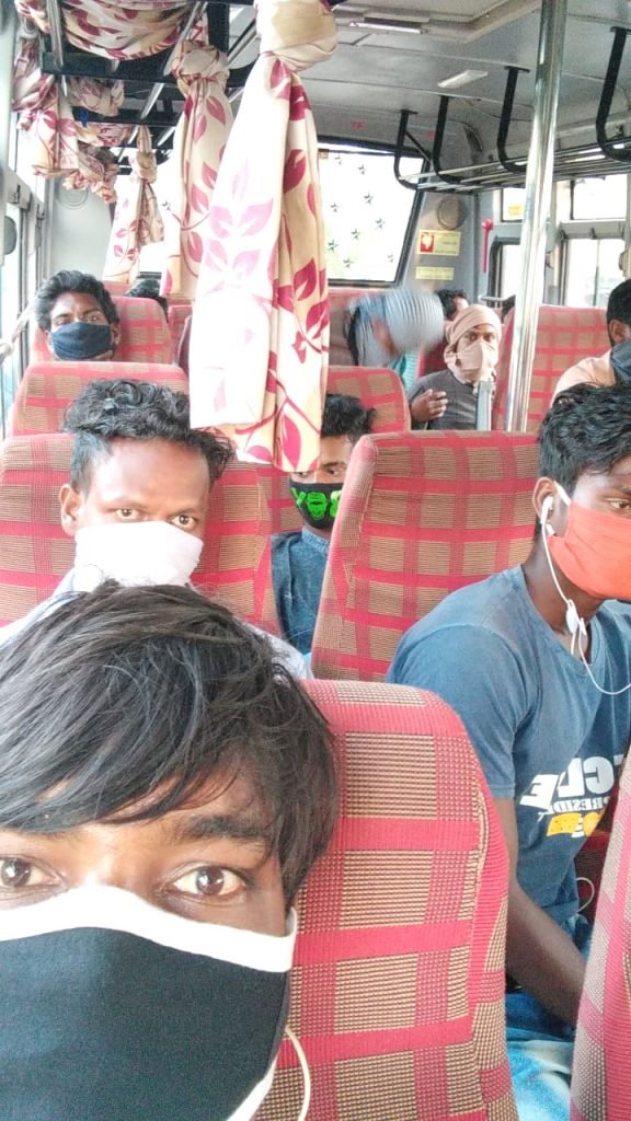 पश्चिमी सिंहभूम : डीसी को ट्वीट के साथ ही 80 किमी दौड़ी बस, फंसे मजदूरों को लाया घर पश्चिमी सिंहभूम : डीसी को ट्वीट के साथ ही 80 किमी दौड़ी बस, फंसे मजदूरों को लाया घर